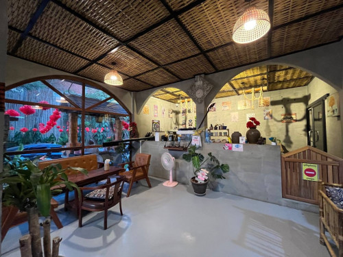 ផ្ទះអាជីវកម្ម (ហាងកាហ្វេ) សំរាប់ជួល.  1500ដុល្លា ក្នុងមួយខែ