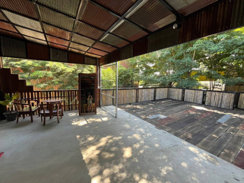 ផ្ទះអាជីវកម្ម (ហាងកាហ្វេ) សំរាប់ជួល.  1500ដុល្លា ក្នុងមួយខែ