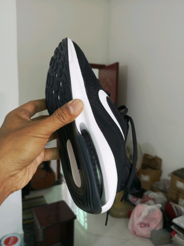 ស្បែកជើងលក់ នៅថ្មី99%