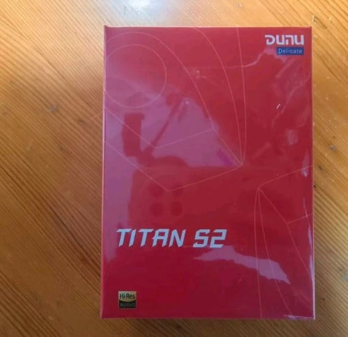 កាសខ្សែ IEM Dunu Titan S2 នៅថ្មីប្រអប់