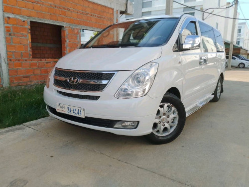 ឡានលក់ Starex 2008 Half full option ឡានស្អាត ម្ញែតMV តំលៃ10500$ចរចា 0966074444