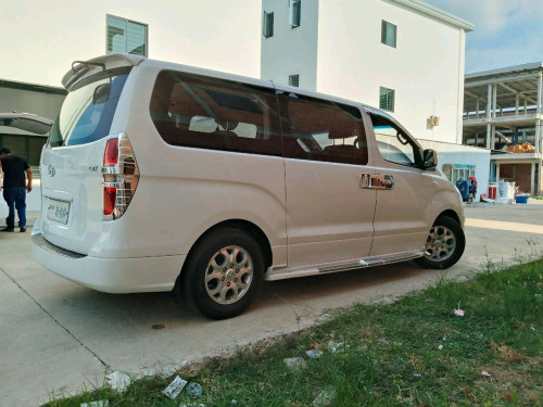 ឡានលក់ Starex 2008 Half full option ឡានស្អាត ម្ញែតMV តំលៃ10500$ចរចា 0966074444