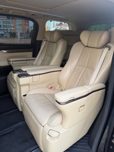 *ចុះថ្លៃហើយ Toyota Alphard 2019 Exexcutive Lounge V6 ប្រភេទឡានស្អាត ផ្លាកលេខ*