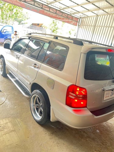ឡានលក់ Toyota Highlander 2002 ប៉ុង1 ឡានស្អាត ឯកសារគ្រប់ តំលៃ14500$ចរចា 0966074444