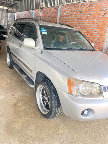 ឡានលក់ Toyota Highlander 2002 ប៉ុង1 ឡានស្អាត ឯកសារគ្រប់ តំលៃ14500$ចរចា 0966074444