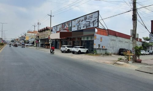 🏭 Business Warehouse for Rent – Prime Location, Suitable for Living or Business