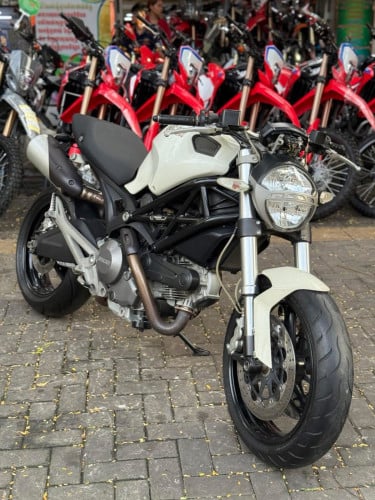 Ducati Monster 696