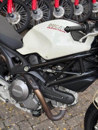 Ducati Monster 696