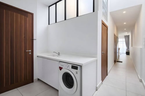 Flat house for rent near central market