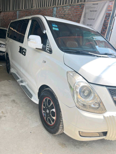 GRAND STAREX CVX ឆ្នាំ2011 Full option ក្នុង លេងកៅអីVIP ឡានស្អាត ម៉ាស៊ិនប្រអប់លេខ នៅល្អ តំលៃ12500$