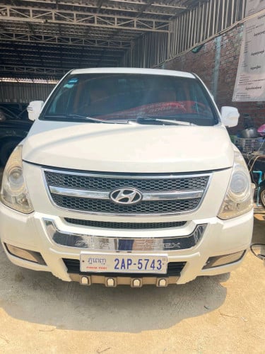 GRAND STAREX CVX ឆ្នាំ2011 Full option ក្នុង លេងកៅអីVIP ឡានស្អាត ម៉ាស៊ិនប្រអប់លេខ នៅល្អ តំលៃ12500$