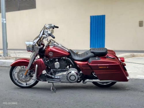 Harley Davidson road king cvo 110