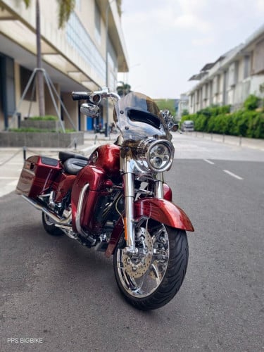 Harley Davidson road king cvo 110