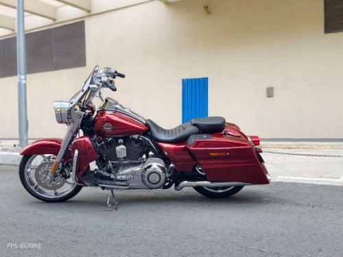 Harley Davidson road king cvo 110