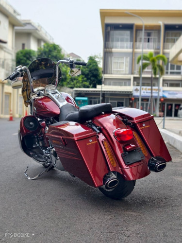 Harley Davidson road king cvo 110