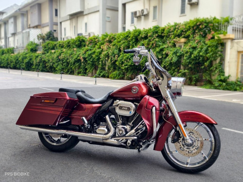 Harley Davidson road king cvo 110