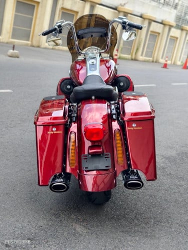Harley Davidson road king cvo 110