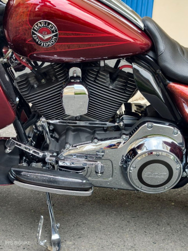 Harley Davidson road king cvo 110