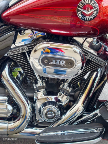 Harley Davidson road king cvo 110