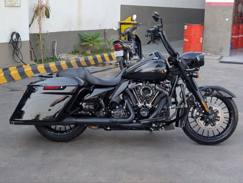 Harley Davidson road king special
