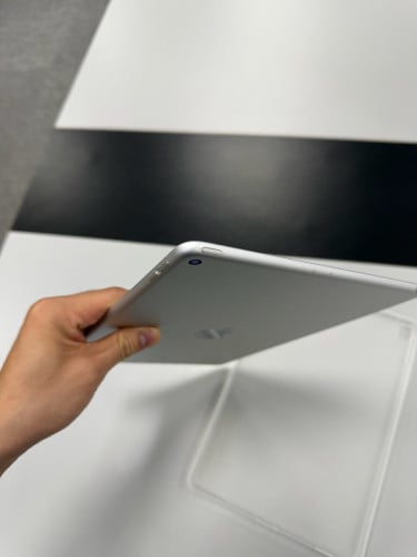 Ipad Air 3 នៅស្អាត98% អត់លក់បន្ទាន់ទេ