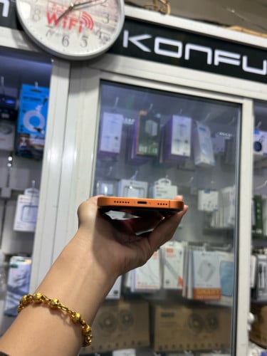 iPhone XR ដំឡើង 17pro ពណ៌ទឹកក្រូច 🍏 64GB Battery 79% 🔋 តួស្អាត 99% សំណុំហ្សីន អត់ជាប់អី (ធានា1ខែ)