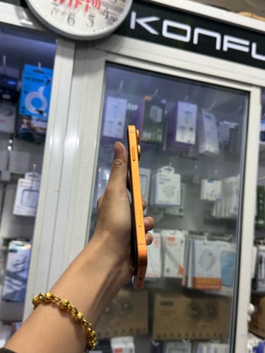 iPhone XR ដំឡើង 17pro ពណ៌ទឹកក្រូច 🍏 64GB Battery 79% 🔋 តួស្អាត 99% សំណុំហ្សីន អត់ជាប់អី (ធានា1ខែ)
