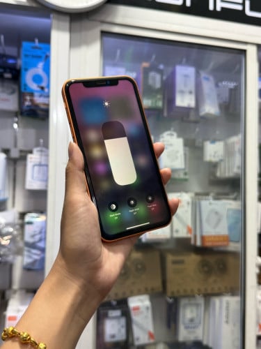iPhone XR ដំឡើង 17pro ពណ៌ទឹកក្រូច 🍏 64GB Battery 79% 🔋 តួស្អាត 99% សំណុំហ្សីន អត់ជាប់អី (ធានា1ខែ)