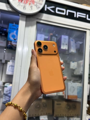 iPhone XR ដំឡើង 17pro ពណ៌ទឹកក្រូច 🍏 64GB Battery 79% 🔋 តួស្អាត 99% សំណុំហ្សីន អត់ជាប់អី (ធានា1ខែ)