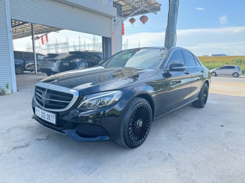 Mercedes Benz C300 2015 top option