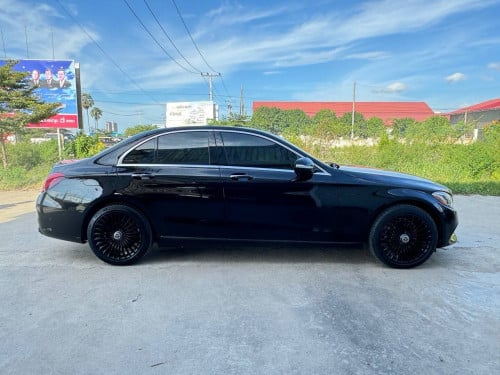 Mercedes Benz C300 2015 top option