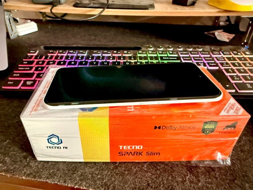 TECNO Spark Slim 98%​ ស្អាតនៅមានធានាពីក្រុមហុន១ឆ្នាំ