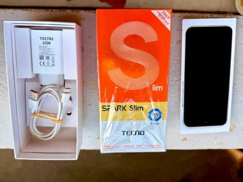 TECNO Spark Slim 98%​ ស្អាតនៅមានធានាពីក្រុមហុន១ឆ្នាំ