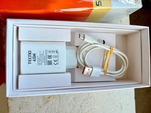TECNO Spark Slim 98%​ ស្អាតនៅមានធានាពីក្រុមហុន១ឆ្នាំ