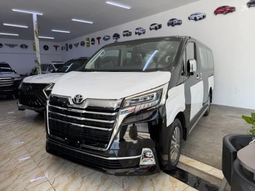 TOYOTA GRANVIA 2026