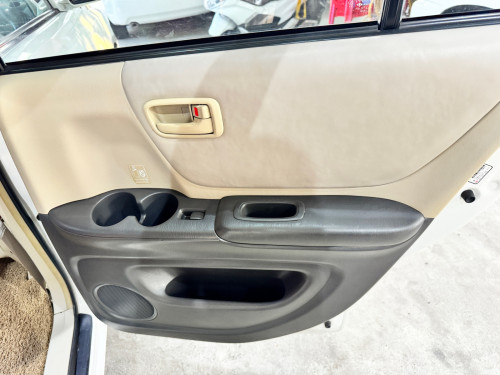 Toyota Highlander 2001 បួនម៉ាសុីន  គ្រឿងក្នុងពណ៌លឿង កៅអីចុច auto ពូកស្បែក​