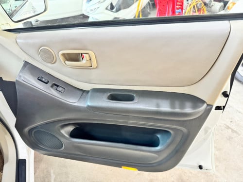 Toyota Highlander 2001 បួនម៉ាសុីន  គ្រឿងក្នុងពណ៌លឿង កៅអីចុច auto ពូកស្បែក​