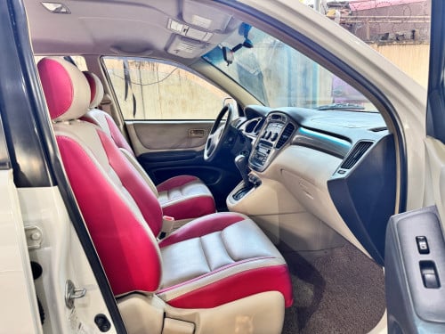 Toyota Highlander 2001 បួនម៉ាសុីន  គ្រឿងក្នុងពណ៌លឿង កៅអីចុច auto ពូកស្បែក​