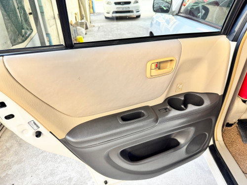 Toyota Highlander 2001 បួនម៉ាសុីន  គ្រឿងក្នុងពណ៌លឿង កៅអីចុច auto ពូកស្បែក​