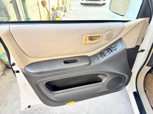 Toyota Highlander 2001 បួនម៉ាសុីន  គ្រឿងក្នុងពណ៌លឿង កៅអីចុច auto ពូកស្បែក​