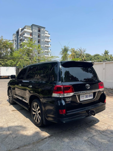 Toyota Land Cruiser 2019 សាំងV6