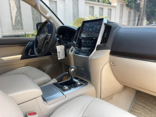 Toyota Land Cruiser 2019 សាំងV6