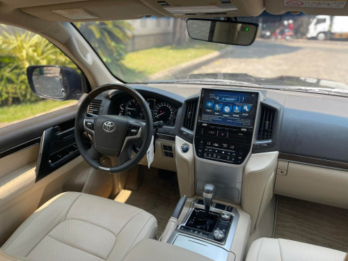 Toyota Land Cruiser 2019 សាំងV6