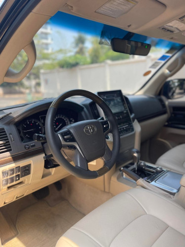Toyota Land Cruiser 2019 សាំងV6