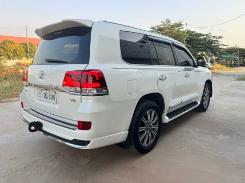 Toyota Landcriuser V6 2009 up 2021 full option