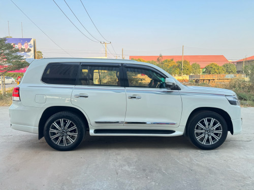 Toyota Landcriuser V6 2009 up 2021 full option