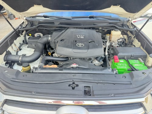 Toyota Landcriuser V6 2009 up 2021 full option