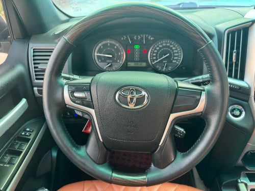 Toyota Landcriuser V6 2009 up 2021 full option