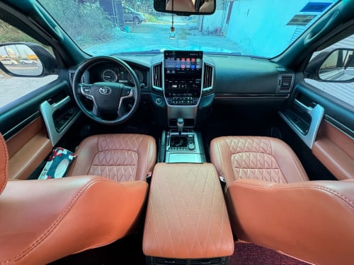 Toyota Landcriuser V6 2009 up 2021 full option