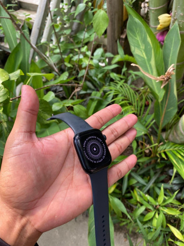 Watch SE2 99% 1xx$